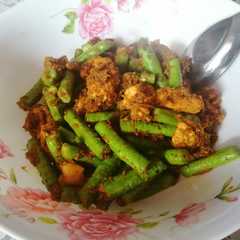 รูปของ ผัดเผ็ดไก่ถั่วฝักยาว