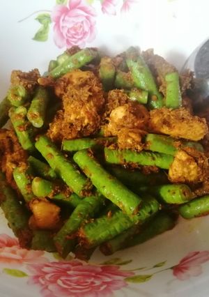 รูปของ ผัดเผ็ดไก่ถั่วฝักยาว