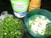 Una foto de salsa queso crema con ciboulette