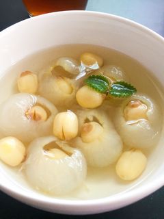 Hình của món Chè long nhãn hạt sen.