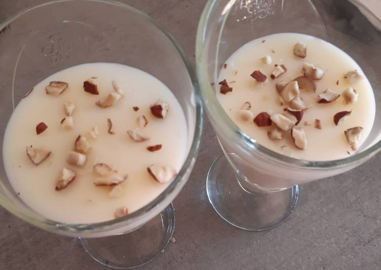 Mouhalabieh (dessert libanais à la fleur d'oranger)