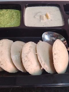 भगर बटाटा उपवास इडली (bhagar batata upwas idli recipe in marathi) रेसिपी चे मुख्य फोटो 