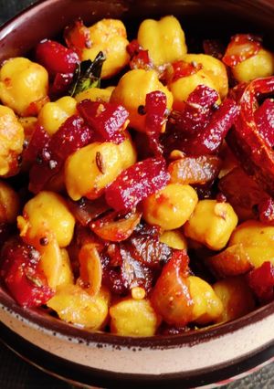 A picture of Beetroot chickpeas fry.