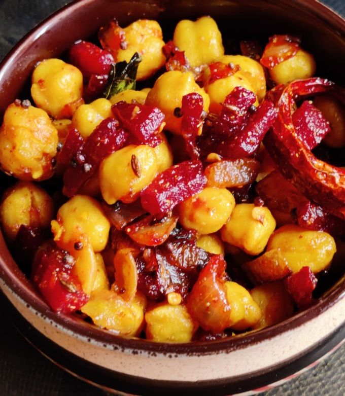 A picture of Beetroot chickpeas fry.