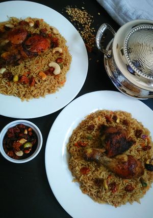 A picture of Chicken kapsa.