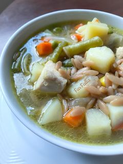 صورة لوصفة شوربة خضار بالدجاج 🥣