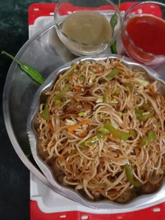 स्पाइसी नूडल्स (Spicy noodles recipe in Hindi) रेसिपी मुख्य फोटो