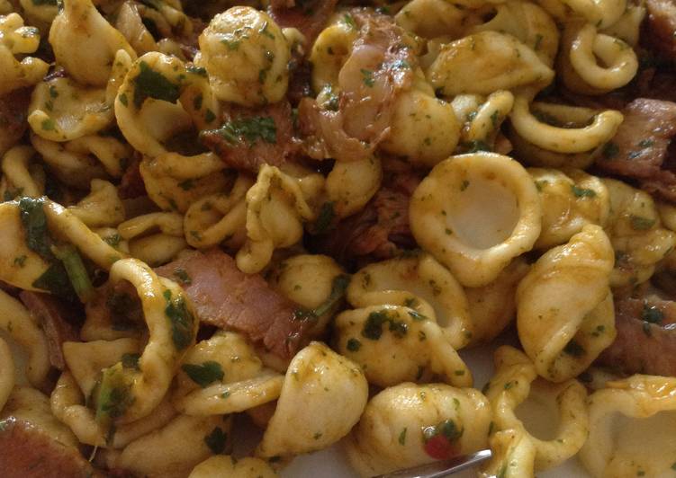 Recipe of Quick Conchiglie pasta with smoked ham bits in cilantro paprika dressing