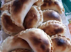 Una foto de Empanadas salteñas!!! muy ricas y fácil de hacer