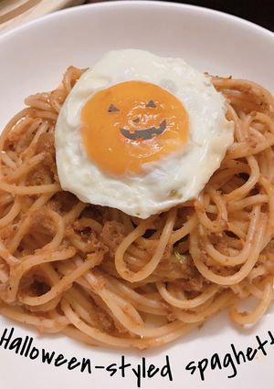Hình của món Mỳ ý sốt bò băm phong cách Halloween.