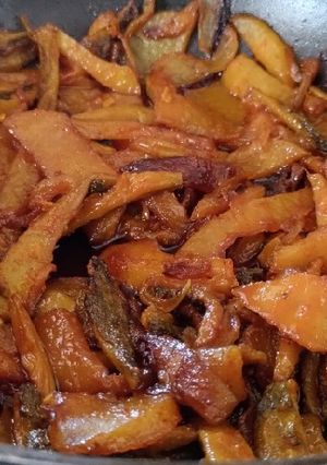 કારેલા બટાકા નું શાક (Karela Bataka Shak Recipe In Gujarati) રેસીપી મુખ્ય ફોટો