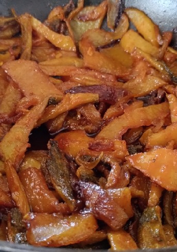 કારેલા બટાકા નું શાક (Karela Bataka Shak Recipe In Gujarati) રેસીપી મુખ્ય ફોટો
