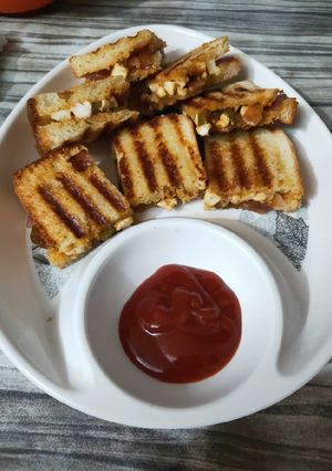 A picture of Cheese chilli sandwich.