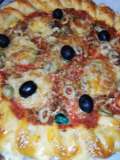 صورة لوصفة بيتزا محشية الجوانب 🍕🍕🍕