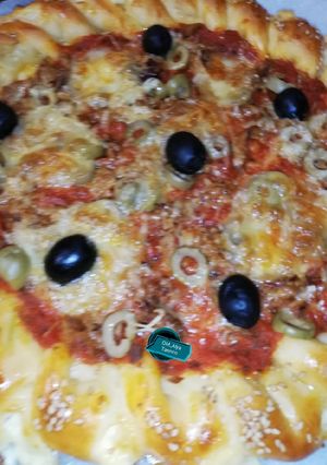 صورة لوصفة بيتزا محشية الجوانب 🍕🍕🍕