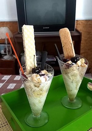 Una foto de Postre Estival de vainillas con cerezas