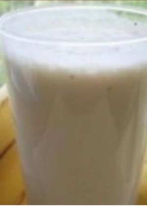 Una foto de Licuado llenador y refrescante ❤️🍌🍓🍑