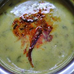 A picture of Palak kadhi.