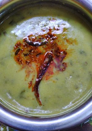 A picture of Palak kadhi.
