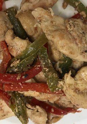 Una foto de Pollo con pimentón y cardamomo