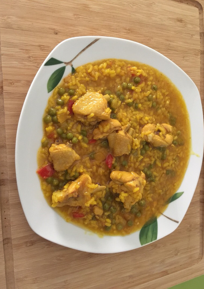 Una foto de Arroz con pollo a la cerveza
