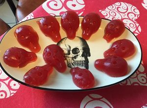 Une photo de Bonbons gélifiés « skull » à la pêche de vigne