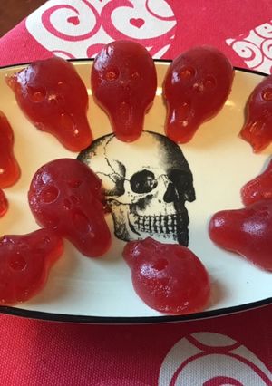 Une photo de Bonbons gélifiés « skull » à la pêche de vigne