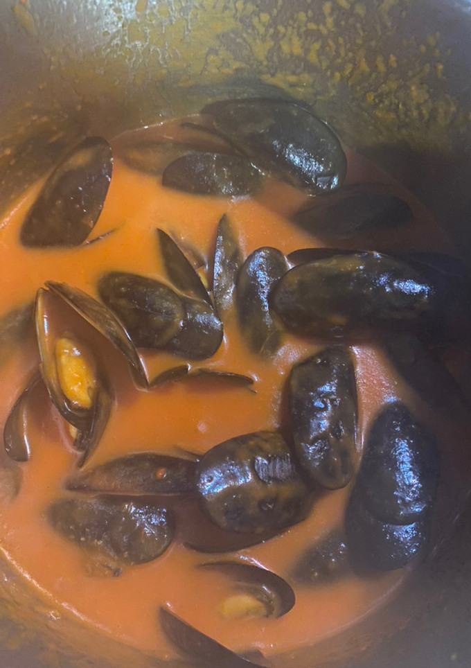 Una foto de Mejillones en salsa de tomate