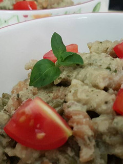 Una foto de Pasta con salsa de anacardos y albahaca