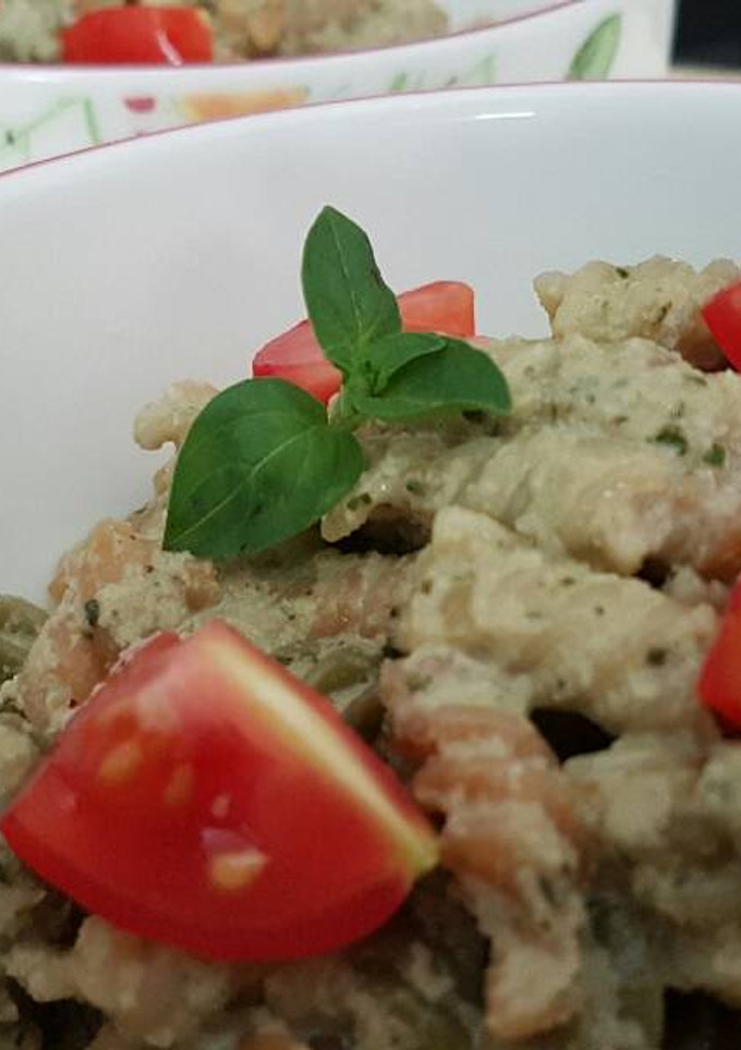 Una foto de Pasta con salsa de anacardos y albahaca