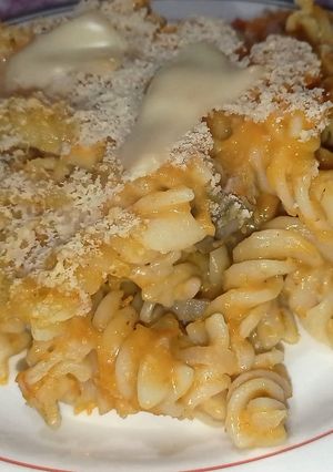 Foto di Pasta al forno con besciamella alla zucca, salsiccia e funghi