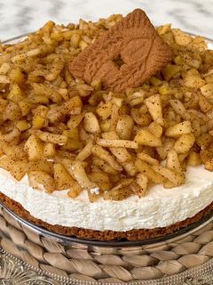 Une photo de CHEESECAKE AUX POMMES ET SPÉCULOS (Sans cuisson)