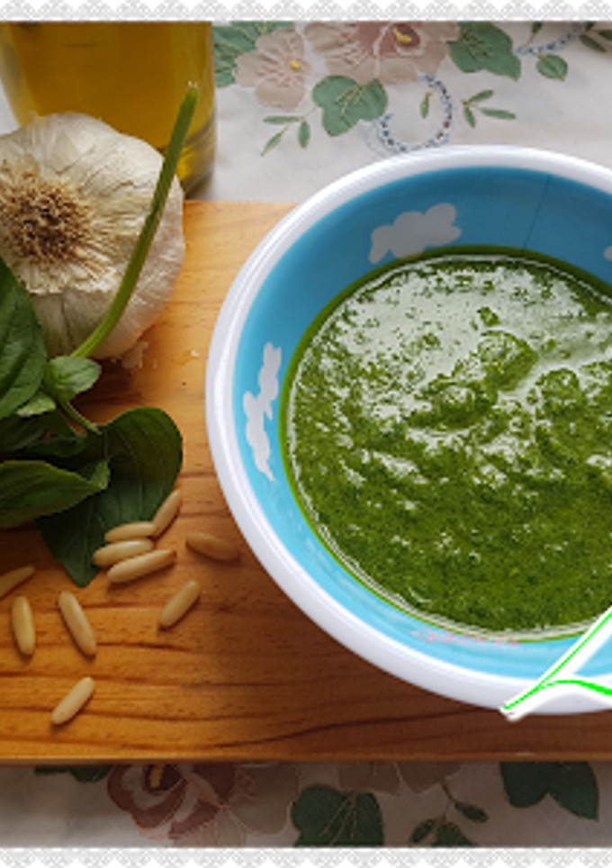 Una foto de Salsa de pesto de albahaca