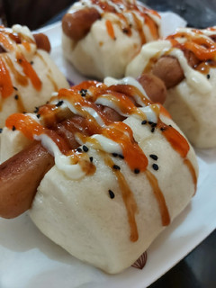 Foto resep Chicken Hot Dog Bao with Homemade Tonkatsu Sauce