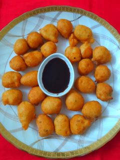 उडिद वडा (udid vada recipe in marathi) रेसिपी चे मुख्य फोटो 