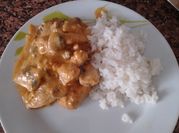 Una foto de pechugas de pollo strogonoff