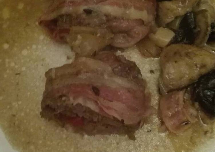 Rollo de carne picada rellena champiñones pollo y pimiento del piquillo