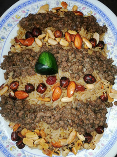 صورة لوصفة رز بالخلطه مع المفروم والمكسرات