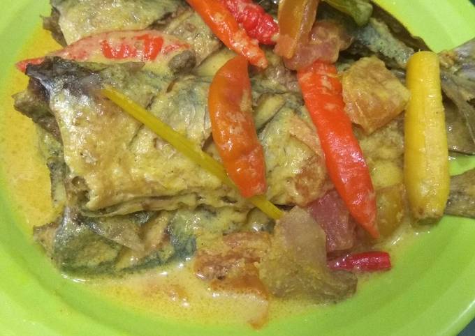 Mudah Banget Memasak Resep Pesmol ikan kembung kuah santan