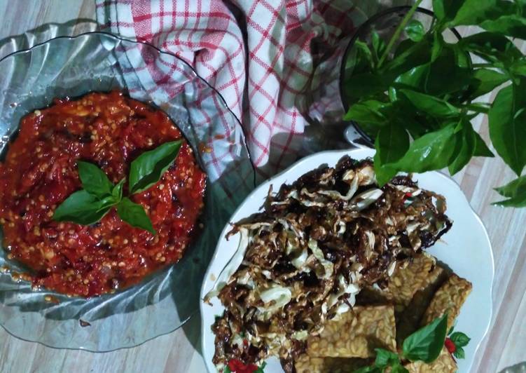 Bagaimana Membuat Tempe dan kol goreng dengan sambal rawit, Bikin Ngiler