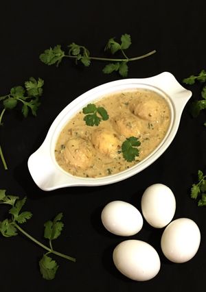 A picture of Egg Malai Curry.