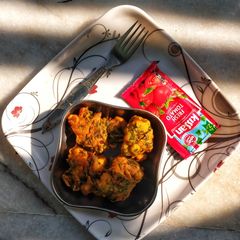 A picture of Matar pakora.