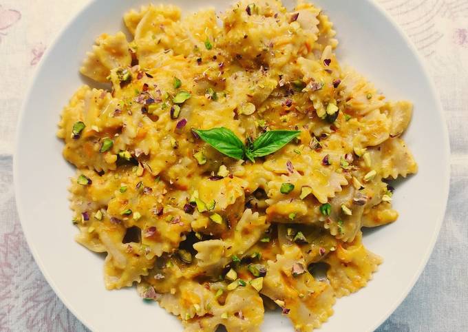 Guida passo passo a Fai  Veloce Farfalle con sugo di datterini gialli arrosto e pistacchi