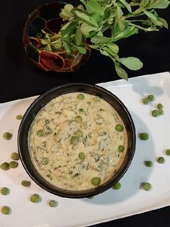 मेथी मलई मटर (methi malai matar recipe in marathi) रेसिपी चे मुख्य फोटो 