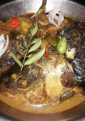 A picture of Muror jhol(fish head curry).
