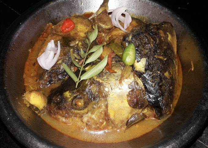 Muror jhol(fish head curry)
