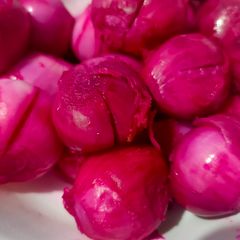 Pink onion / pickled onion A picture of Pink onion / pickled onion.