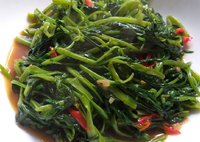 Langkah Mudah Memasak Resep Tumis kangkung kecap pedas