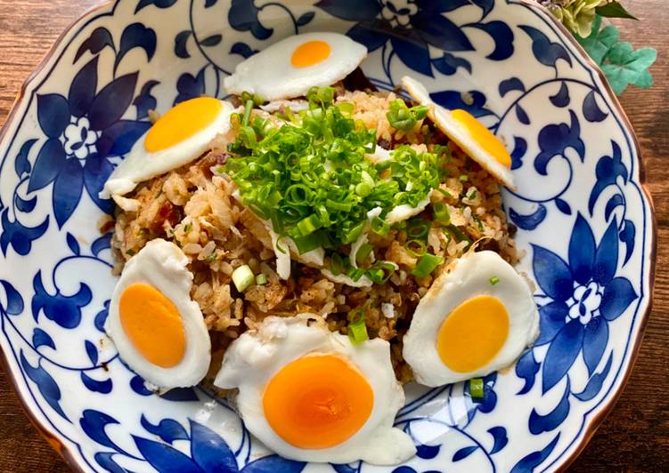 Recipe of Award-winning Fried Rice with Small Fried Eggs