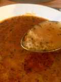 Sopa frita de tomate y estrellitas